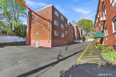 You've found it! Desirable Prospect Garden complex in prime - photo 1