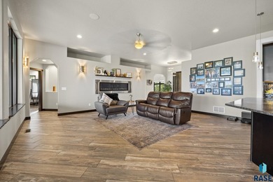 Luxury Living on Red Rocks Golf Course Modern elegance meets - photo 12