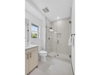 Rare one of a kind corner unit with exclusive upgrades! Chef's - photo 17