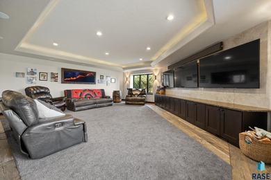 Luxury Living on Red Rocks Golf Course Modern elegance meets - photo 18