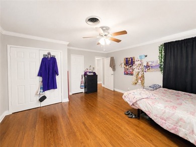 Charming One-of-a-Kind Home with Private Guest House - Over 1 - photo 19