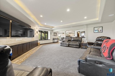 Luxury Living on Red Rocks Golf Course Modern elegance meets - photo 19