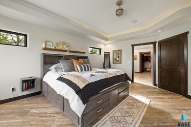 Luxury Living on Red Rocks Golf Course Modern elegance meets - photo 21