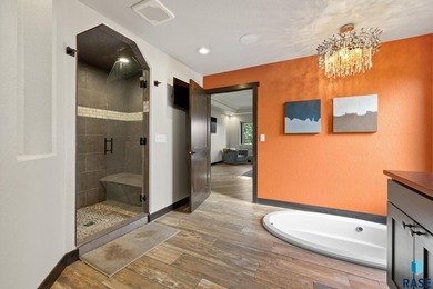 Luxury Living on Red Rocks Golf Course Modern elegance meets - photo 23
