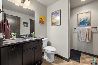Luxury Living on Red Rocks Golf Course Modern elegance meets - photo 25