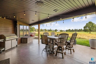 Luxury Living on Red Rocks Golf Course Modern elegance meets - photo 29
