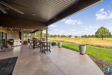 Luxury Living on Red Rocks Golf Course Modern elegance meets - photo 31