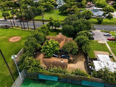 Charming One-of-a-Kind Home with Private Guest House - Over 1 - photo 38