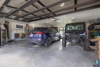 Luxury Living on Red Rocks Golf Course Modern elegance meets - photo 39