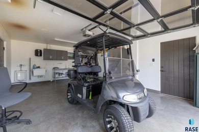 Luxury Living on Red Rocks Golf Course Modern elegance meets - photo 40