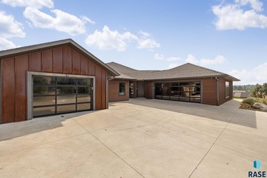Luxury Living on Red Rocks Golf Course Modern elegance meets - photo 41