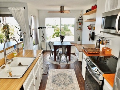 Views, Views, Views! Perched on the top floor of the prestigious - photo 14