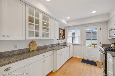 Discover the perfect blend of comfort, convenience, and walkable - photo 16
