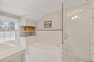 Discover the perfect blend of comfort, convenience, and walkable - photo 24