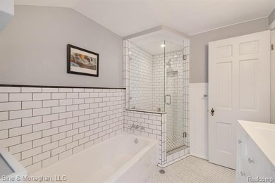 Discover the perfect blend of comfort, convenience, and walkable - photo 27