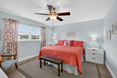 Enjoy direct water view of boats, fish, manatee, birds where the - photo 30