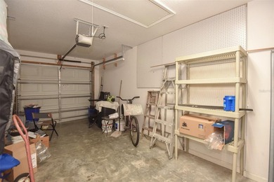 Welcome to this beautifully maintained 3-bedroom, 2-bathroom - photo 32