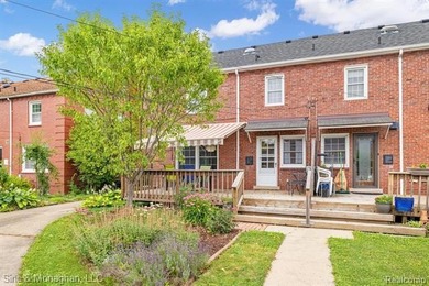 Discover the perfect blend of comfort, convenience, and walkable - photo 39