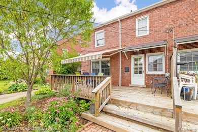 Discover the perfect blend of comfort, convenience, and walkable - photo 40