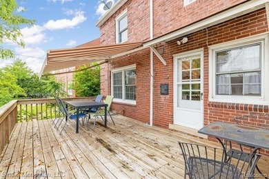 Discover the perfect blend of comfort, convenience, and walkable - photo 41