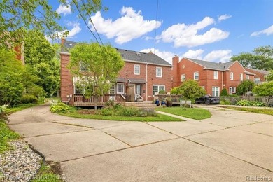 Discover the perfect blend of comfort, convenience, and walkable - photo 46
