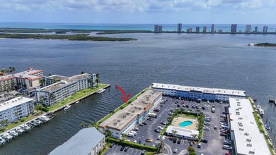 Enjoy direct water view of boats, fish, manatee, birds where the - photo 52