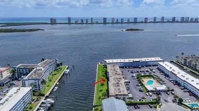 Enjoy direct water view of boats, fish, manatee, birds where the - photo 53