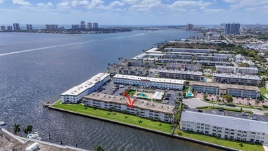 Enjoy direct water view of boats, fish, manatee, birds where the - photo 55