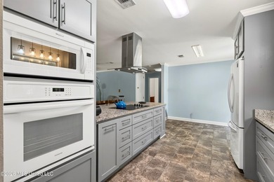 Looking for a move in ready 3 bedroom home in Gulfport with room - photo 14