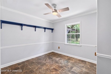 Looking for a move in ready 3 bedroom home in Gulfport with room - photo 23