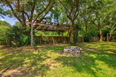 Looking for a move in ready 3 bedroom home in Gulfport with room - photo 31