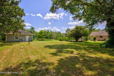 Looking for a move in ready 3 bedroom home in Gulfport with room - photo 35