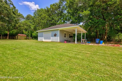 Looking for a move in ready 3 bedroom home in Gulfport with room - photo 43