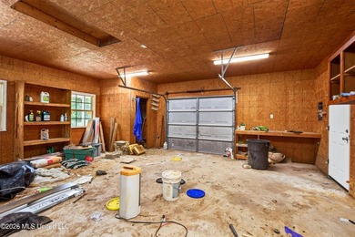 Looking for a move in ready 3 bedroom home in Gulfport with room - photo 45