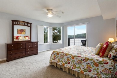 Seller offering a $5,000 Credit toward living room furniture & - photo 14