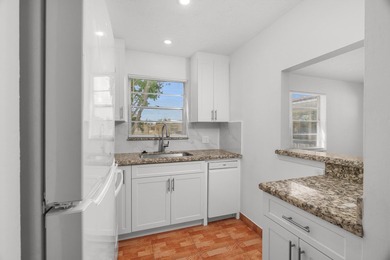 Live your Luxury in Sunny South Florida with this Rarely - photo 5