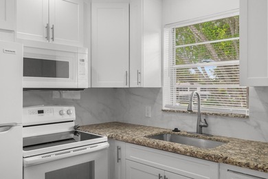 Live your Luxury in Sunny South Florida with this Rarely - photo 8