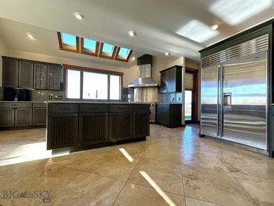 There are plenty of luxury homes. There are very few places - photo 15