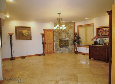 There are plenty of luxury homes. There are very few places - photo 18