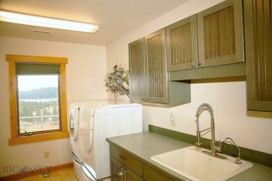 There are plenty of luxury homes. There are very few places - photo 20