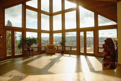 There are plenty of luxury homes. There are very few places - photo 21