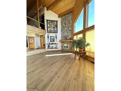 There are plenty of luxury homes. There are very few places - photo 22
