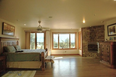 There are plenty of luxury homes. There are very few places - photo 23