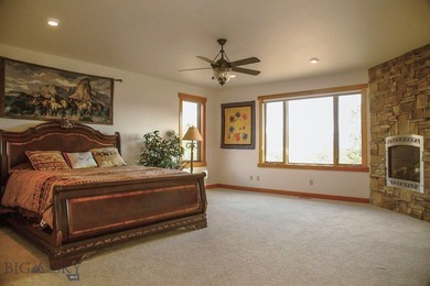 There are plenty of luxury homes. There are very few places - photo 28