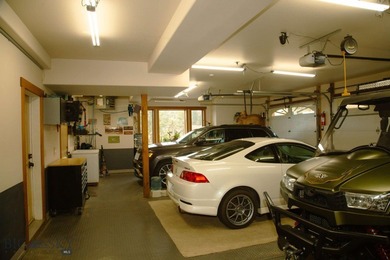 There are plenty of luxury homes. There are very few places - photo 34