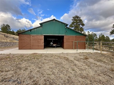 There are plenty of luxury homes. There are very few places - photo 35
