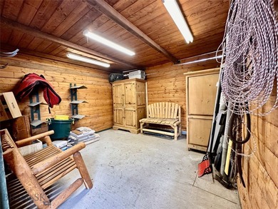 There are plenty of luxury homes. There are very few places - photo 36