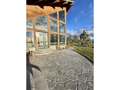There are plenty of luxury homes. There are very few places - photo 39