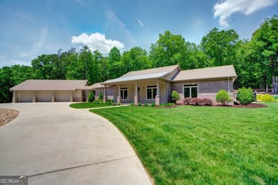 Welcome to your own private paradise! Tucked away on 25 - photo 1
