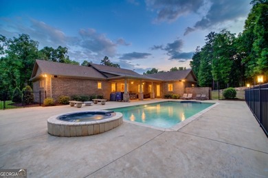 Welcome to your own private paradise! Tucked away on 25 - photo 2